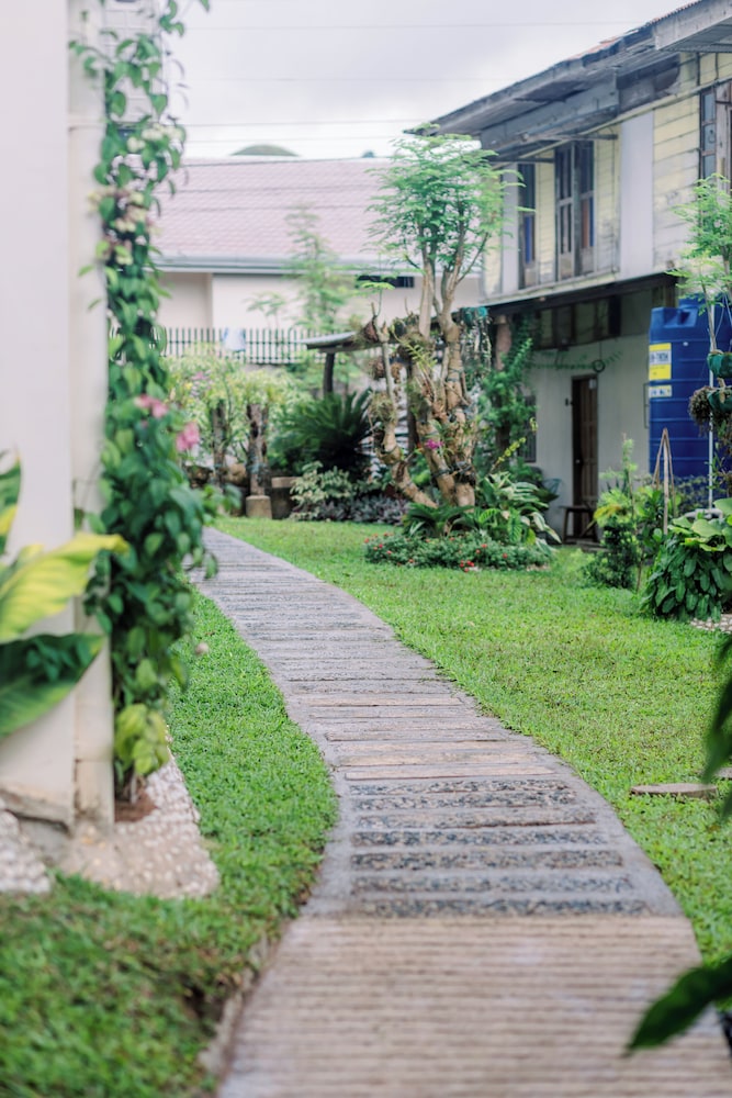 LOBOC RIVERSIDE INN and RESTAURANT