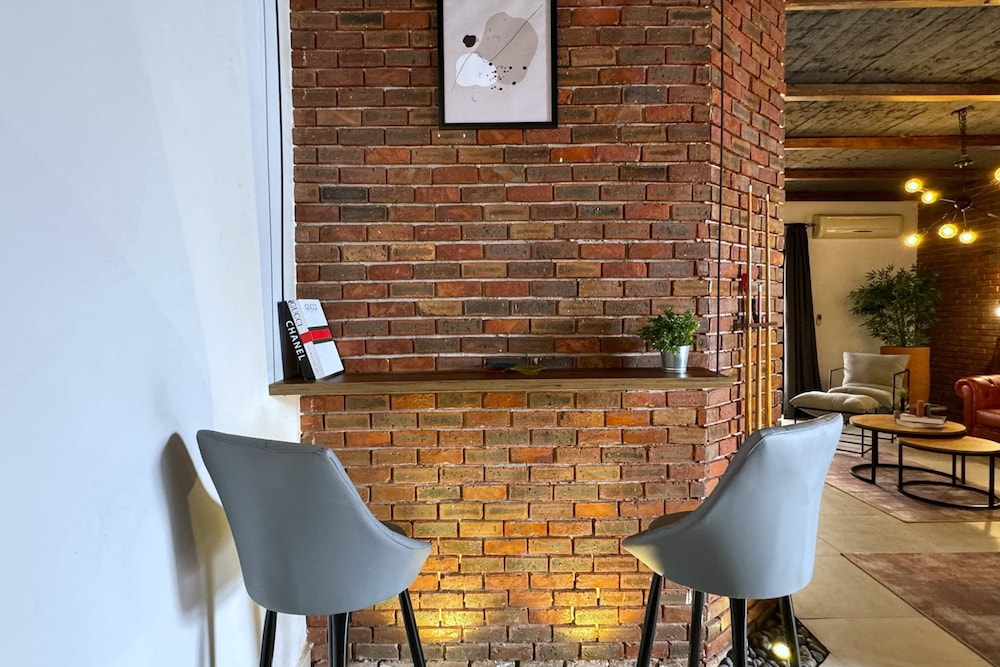 The Built-up 2 BDR Condo 15 min to CAI Airpt