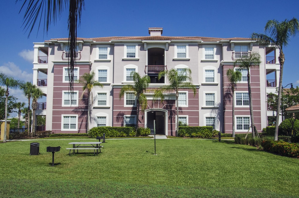 3BD 2BA Sleeps 8 Platinum RVC30203 Bedroom RHOF