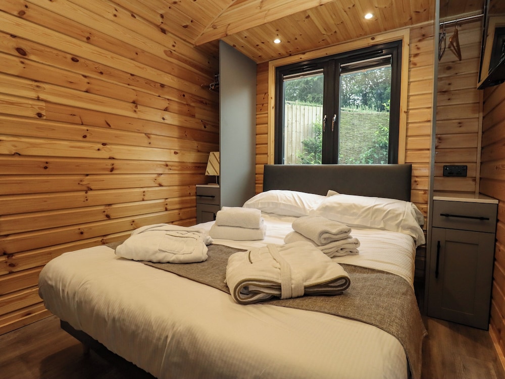 The Shepherds Hut at Bridge Lake Farm & Fishery