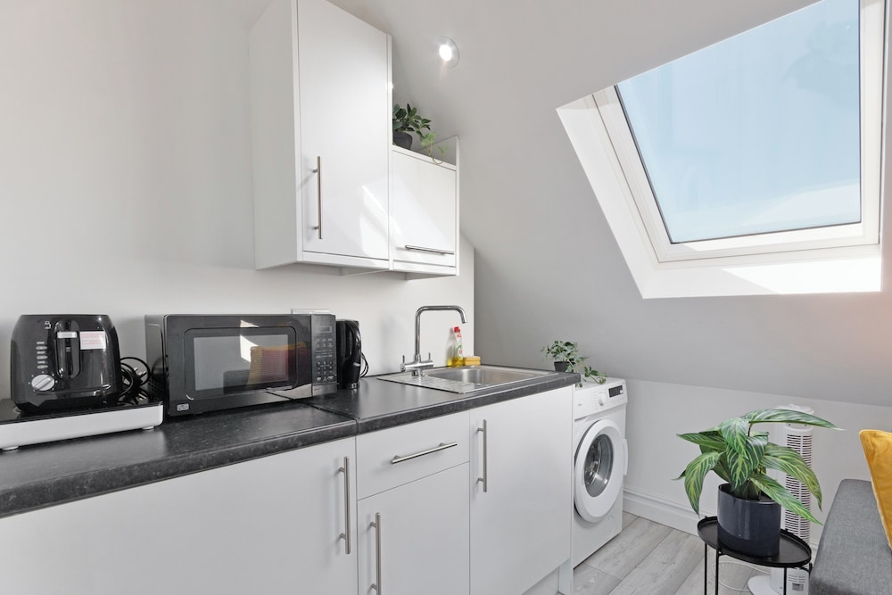 City Apartment - Sleeps 4 & Free Parking