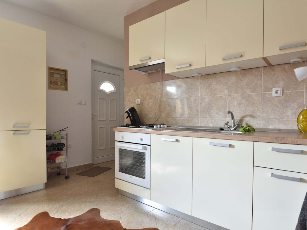 This Pleasant Holiday Home is an Ideal Starting Point to Explore Dalmatia view 5