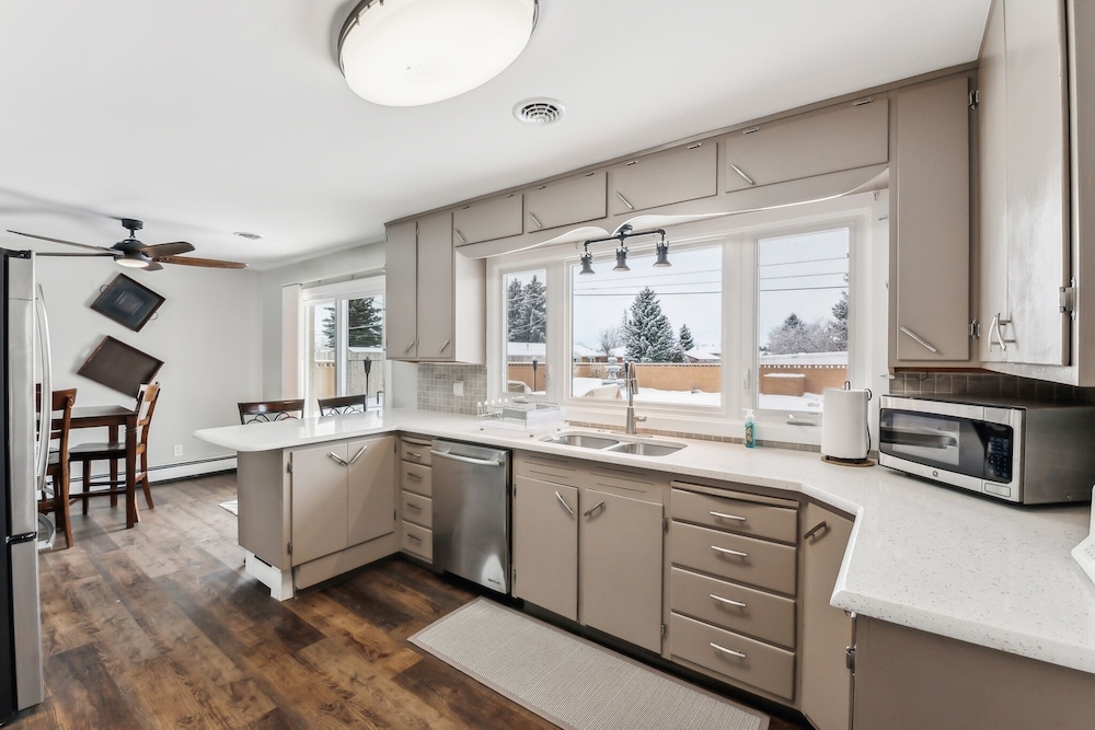 Comfortable & Spacious 3br Home In Cheyenne 3 Bedroom Home