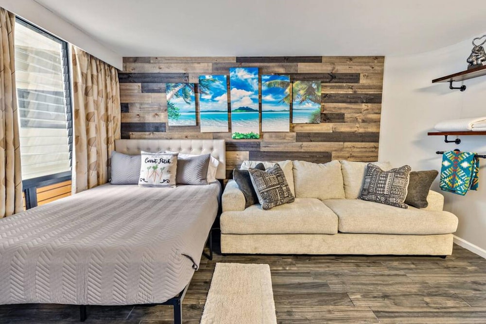 Inviting Waikiki Grand Hotel Room-1 Block to Beach