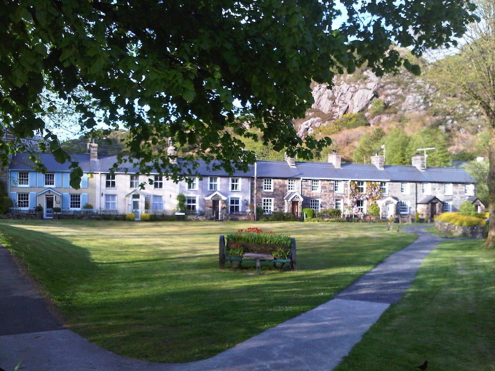 Caernarfon Vacations - Coach House - Property Image 3