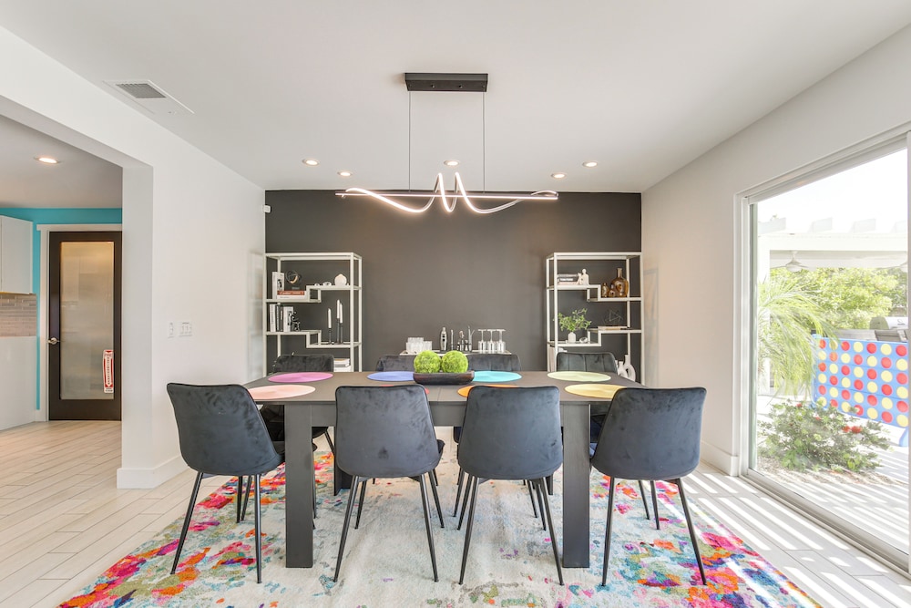 Mtn Views & Outdoor Oasis: Palm Springs Getaway