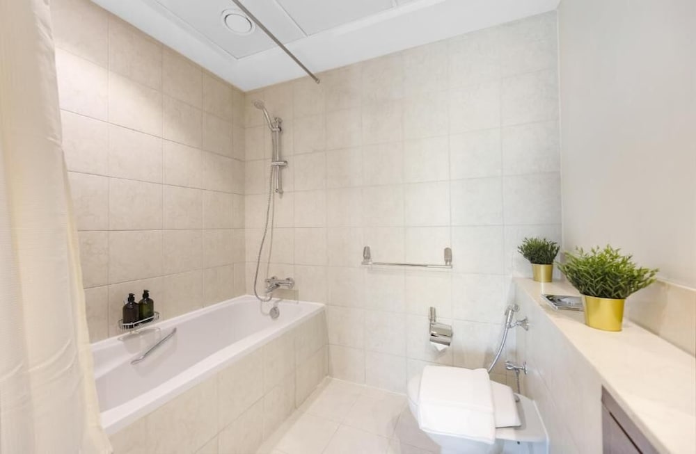Durrani Homes - The Luxe 3br with Burj Khalifa and Fountain View - Third room without partition