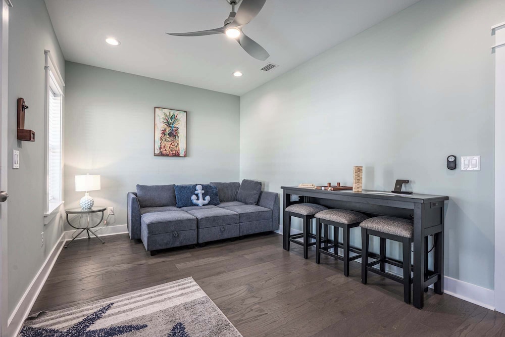 Beach to Bay 3BR Retreat - Cowboy Pool & Golf Cart