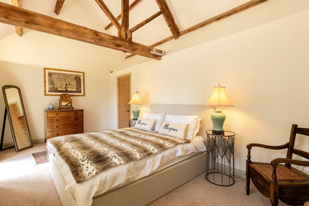 Priory Courtyard - 3 Bedroom Escape