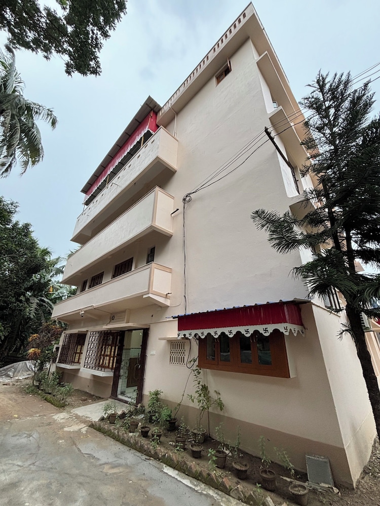 Sri Mayapur Chandrodaya Guest House