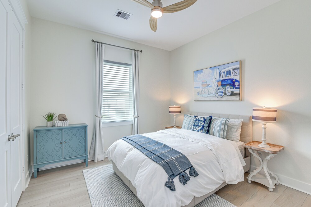 Walk to Beach: Galveston Gem w/ Pool Access