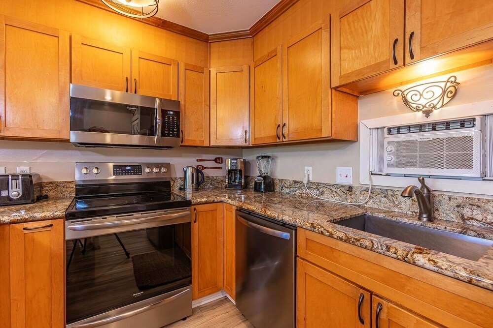 Kahana Sunset E5e 1 Bedroom Condo