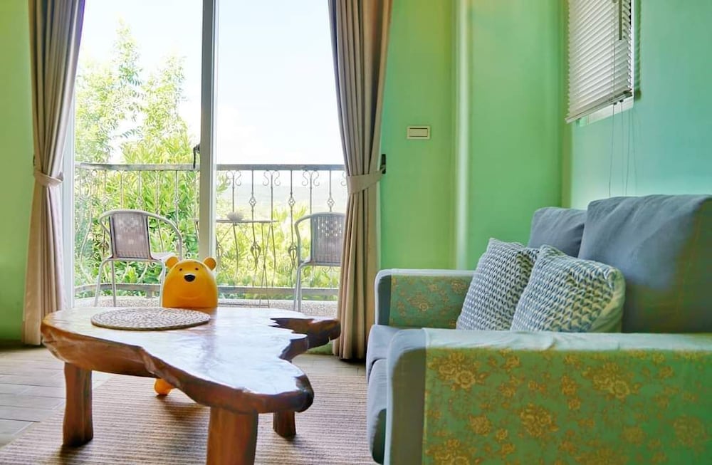 Bonjour Bebe Hostel