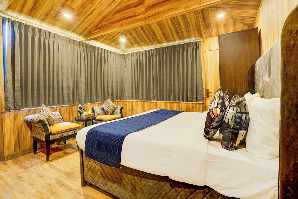 Alaya Stays Fortezza | Pet-friendly 6-BHK Farmhouse With Private Pool