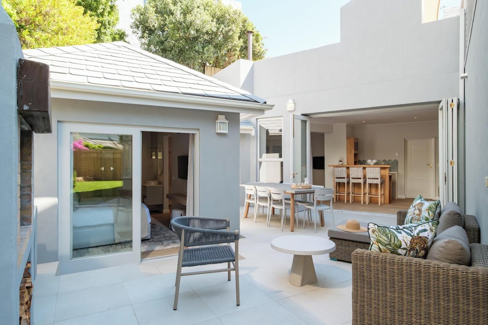 6bed Villa by Camps Bay Beach Seven the Drive