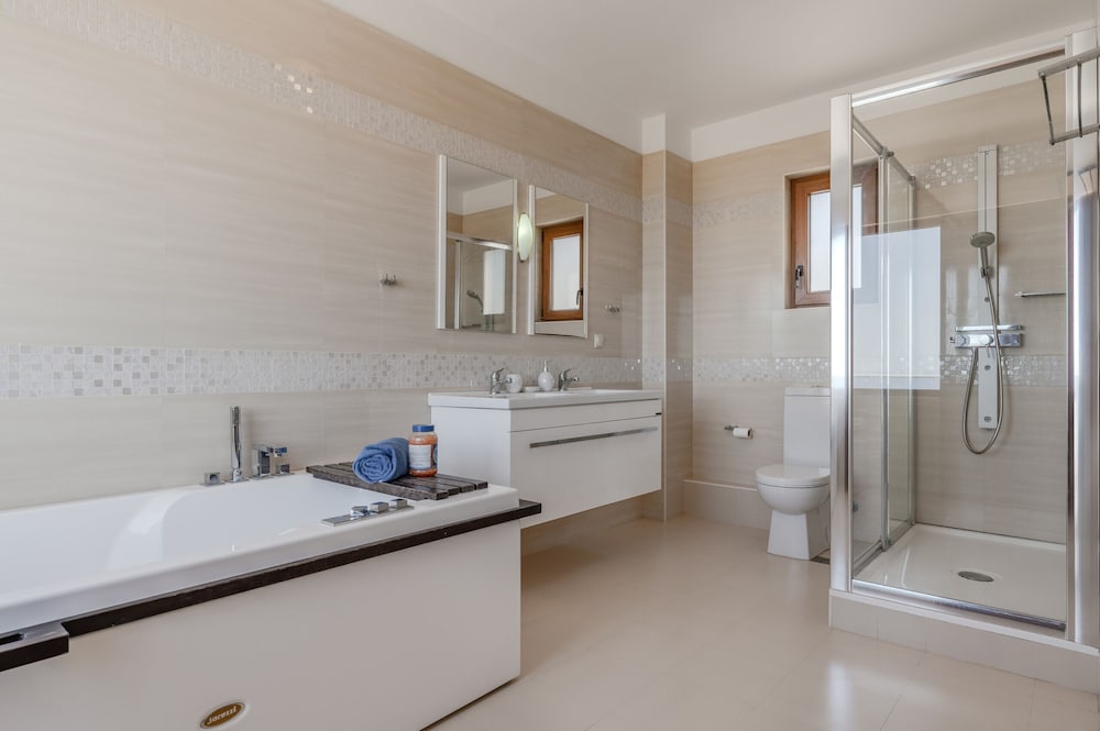 Arios Lux Villa