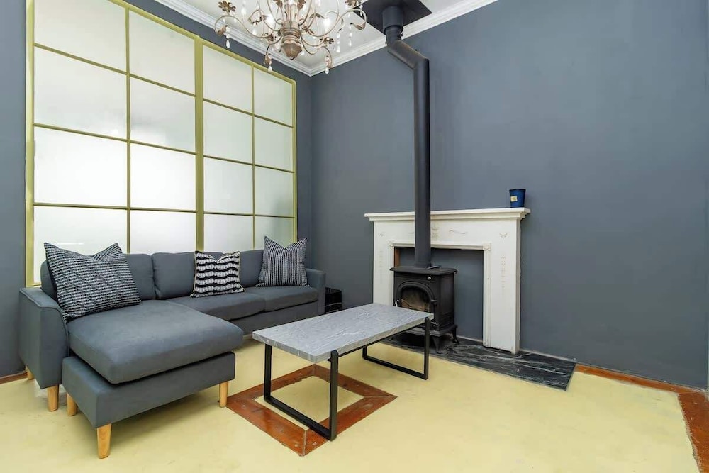 Funky Pet Friendly, 2-bedroom Escape, Bo-kaap