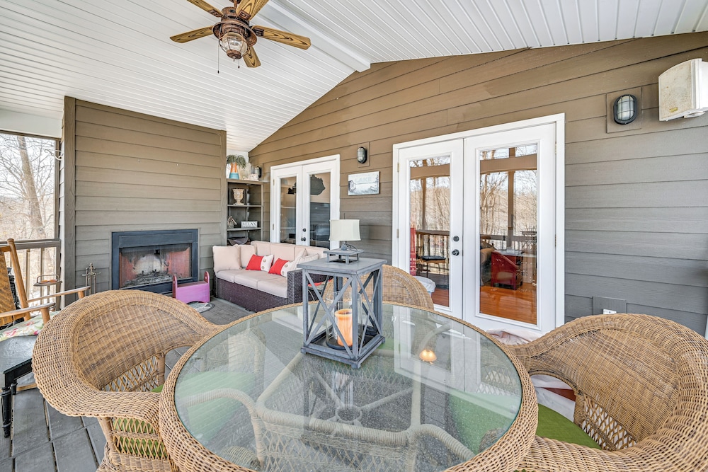 Nolin Lake Gem: Waterfront Retreat w/ Balcony!