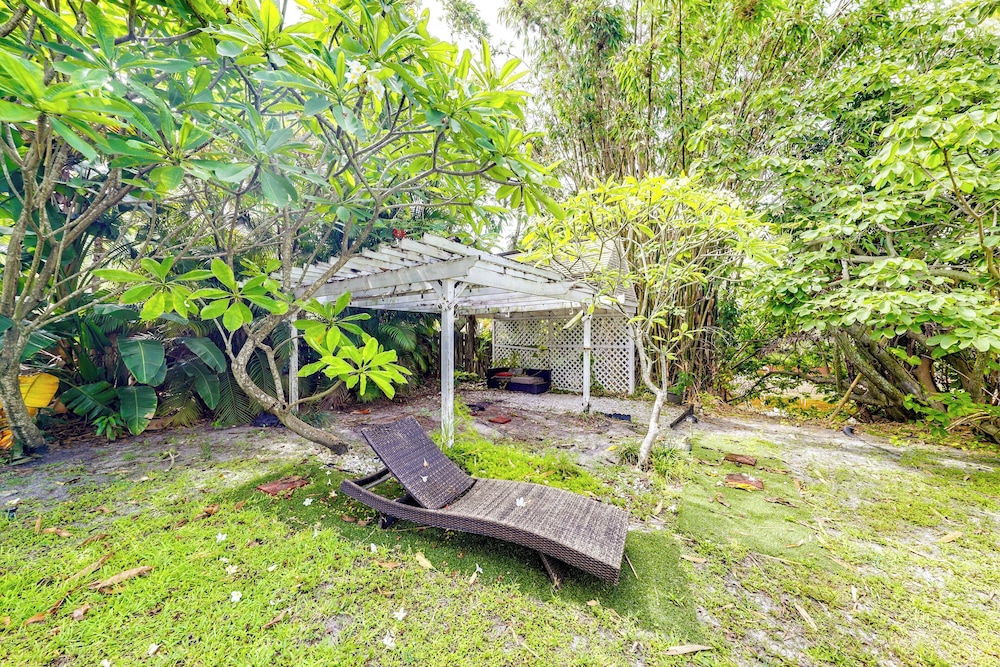 Fishing Dock & Canal Views: Fort Lauderdale Home!