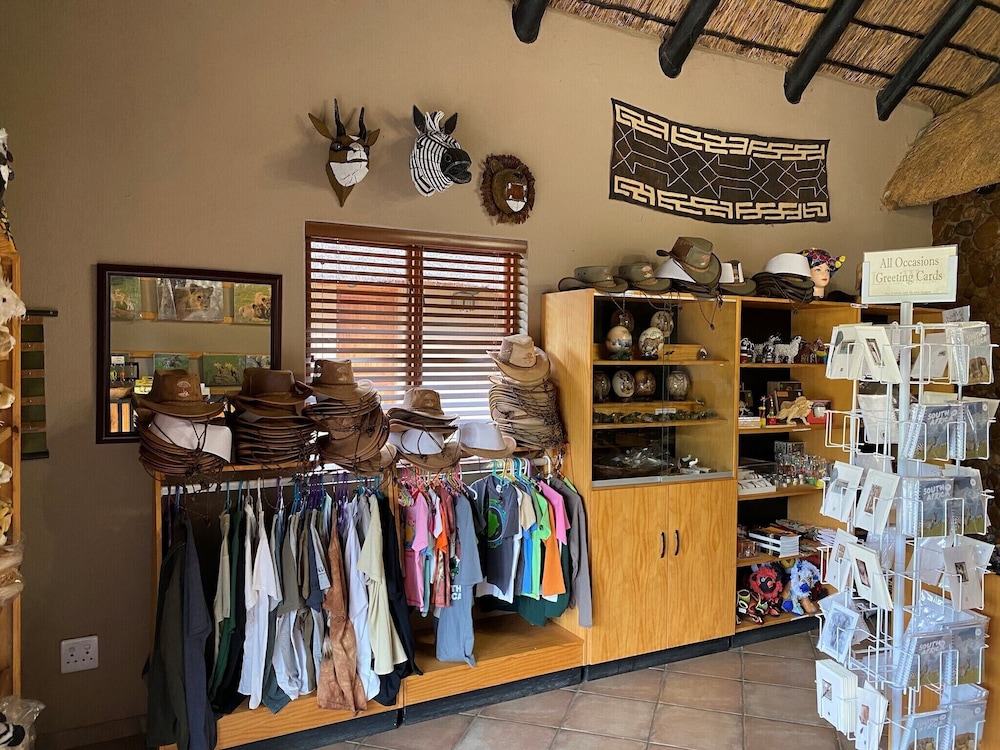 Ukutula Lodge & Game Reserve
