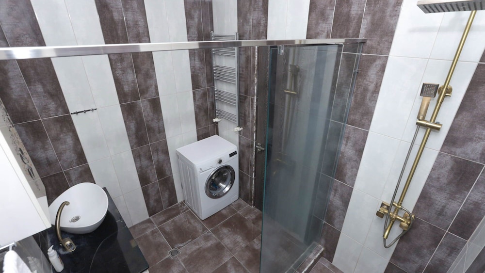 Stay inn on Mashtots 13.1