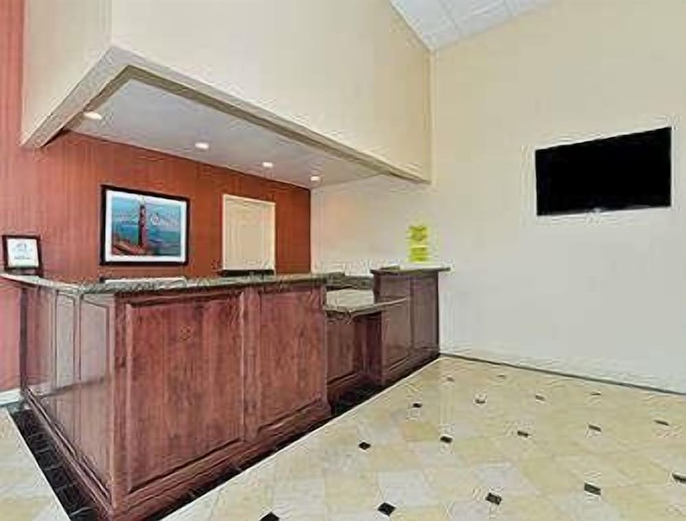 Super 8 by Wyndham Vallejo/Napa Valley view 5