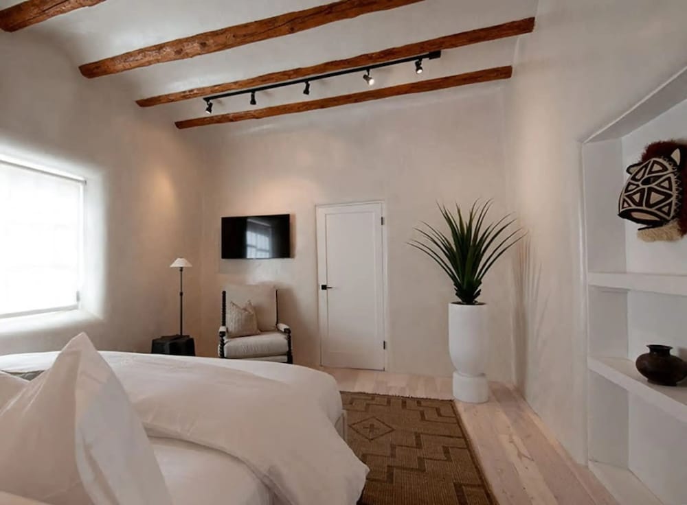 Palace Modern Residences at the Railyard
