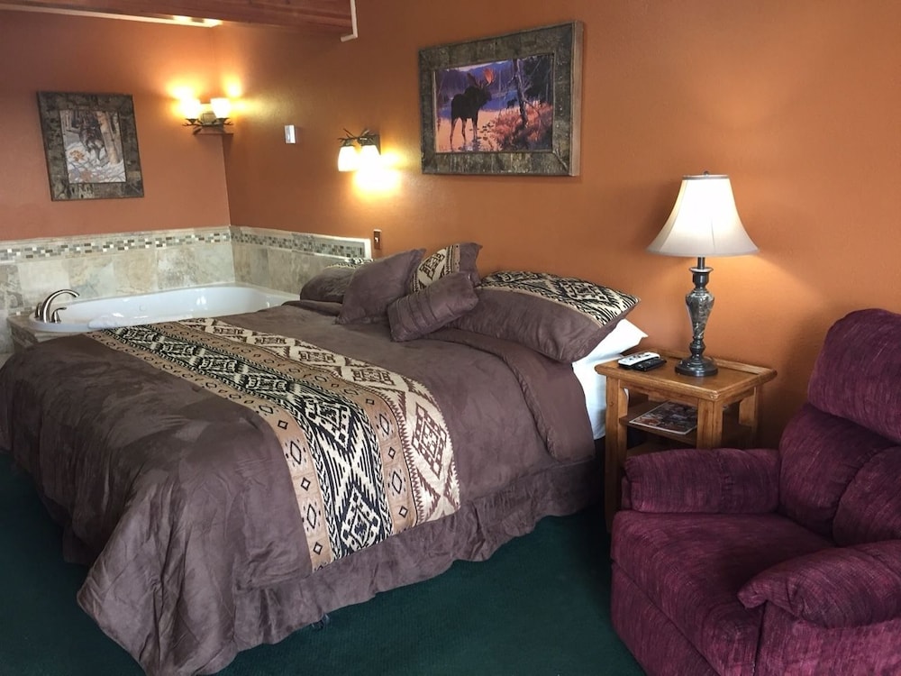 Going-To-The-Sun Inn & Suites view 3