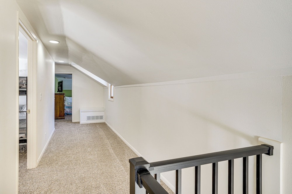 2 Mi to Road America: Pet-friendly Duplex!