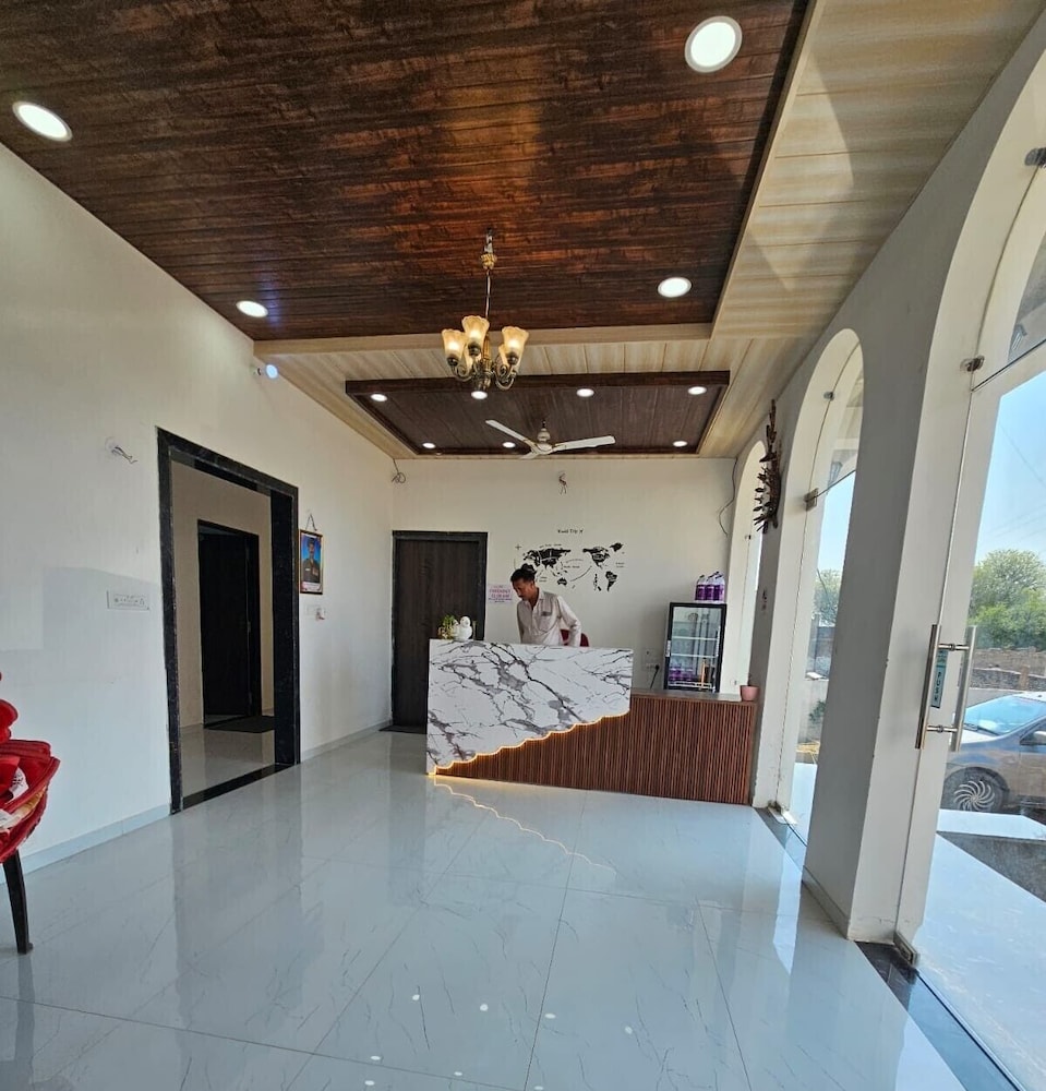 Hotel Virat palace