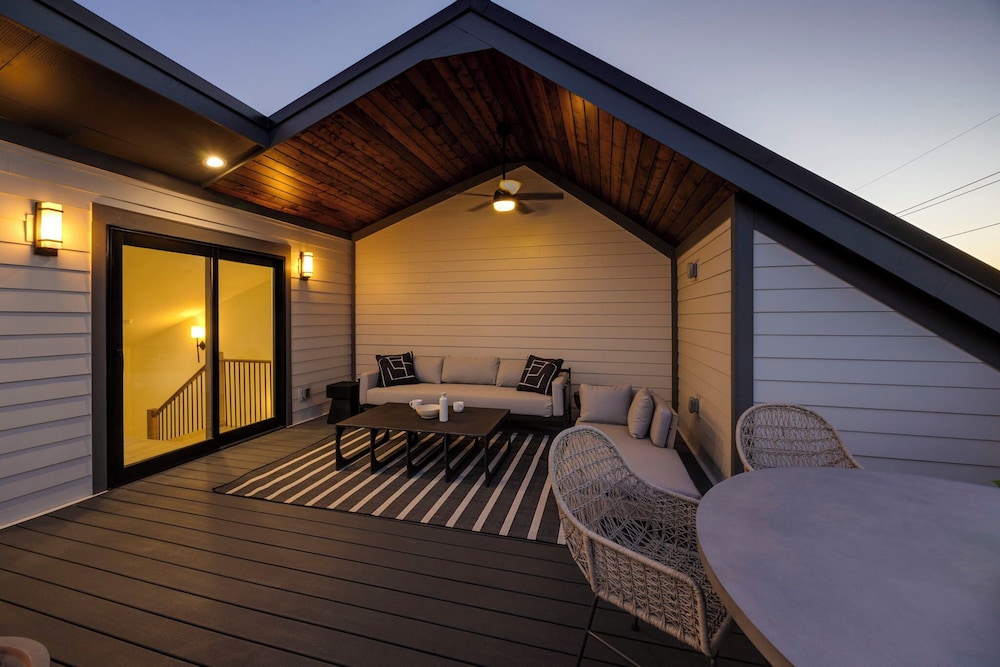 Elevate - Modern Luxury - Stunning City Views
