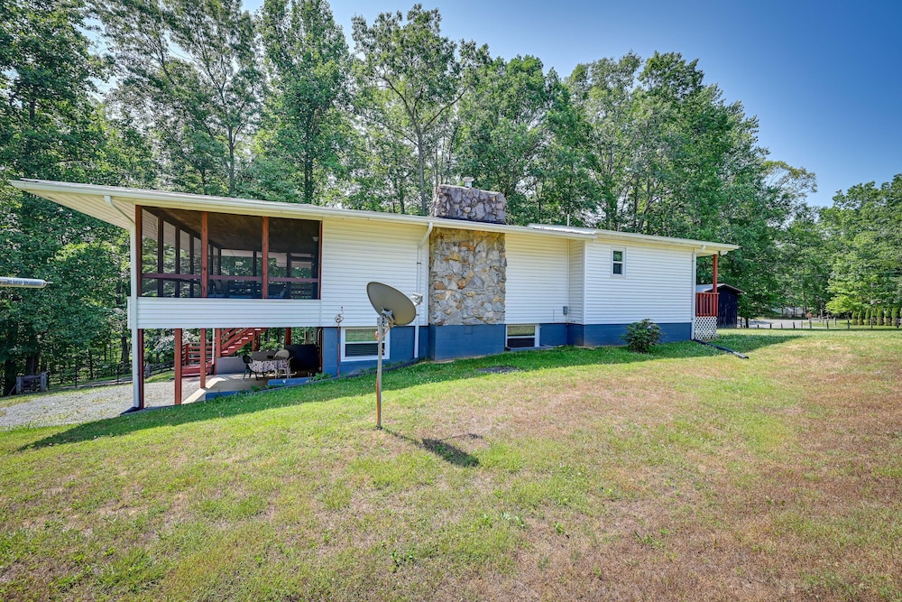 Rustic Russell Springs Home Near Marina & Lake! view 4