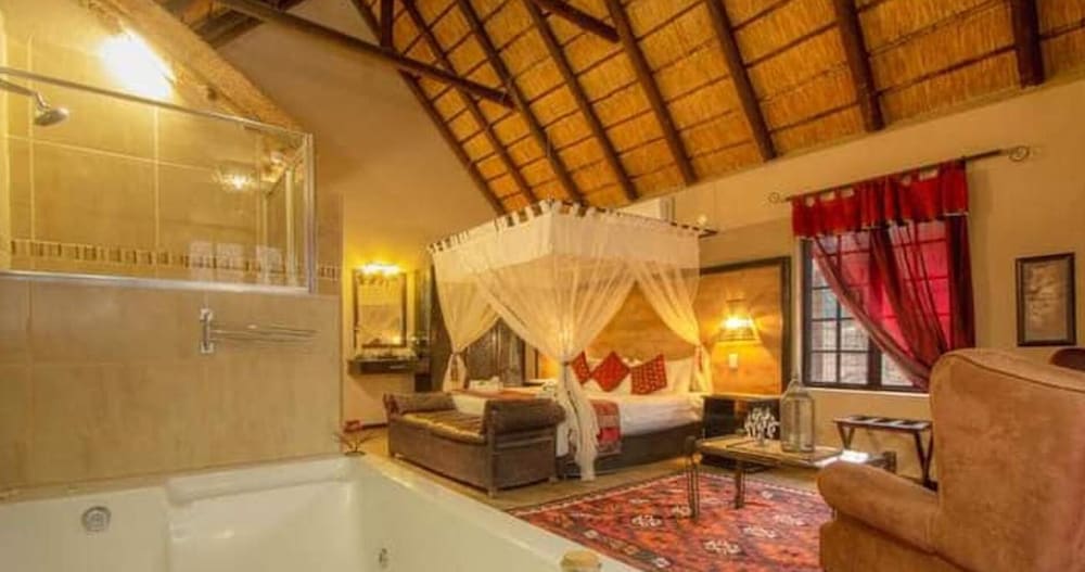 Villa - Sleeps 10 - Pool - Patio - Housekeeping
