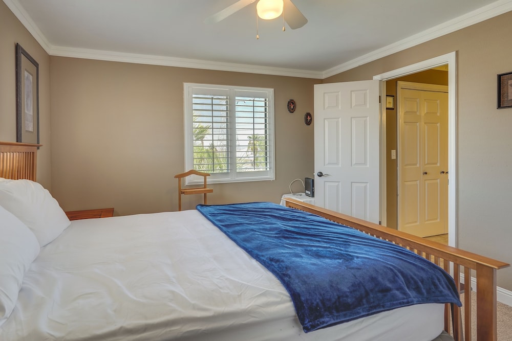 Pet-friendly Lake Havasu City Home: 5 Mi to Marina view 2