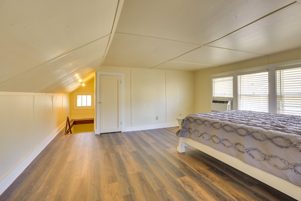Quaint Omaha Home < 5 Mi to Downtown! view 3