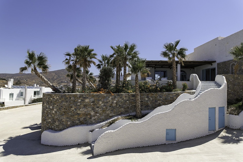 Hotel Agalia Luxury Suites - Image 1