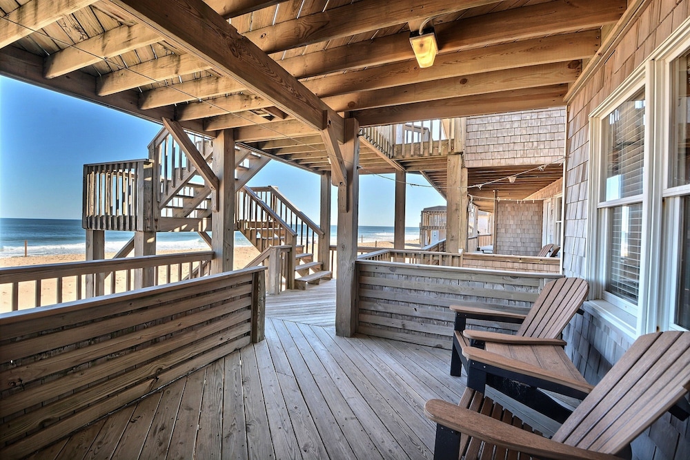 Lighthouse View Oceanfront Lodging