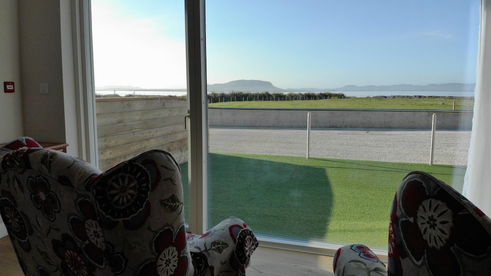 Luxury Villa Six Suites Private Path to Sea view 3
