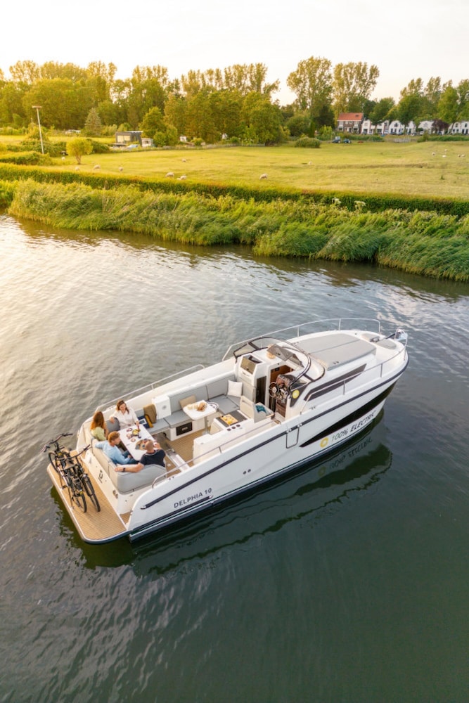 Delphia 10 Lounge een Uniek Verblijf op het Water met Veel Mogelijkheden view 4