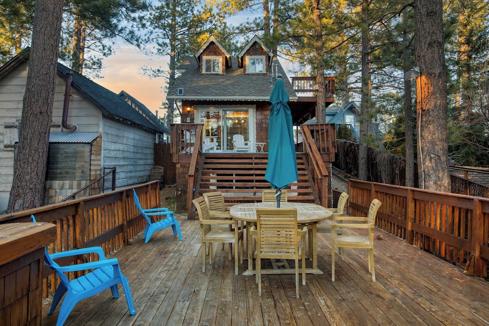 Waterfront Big Bear Cabin w/ Hot Tub, Private Dock & Firepit Lakeside on Lagunita