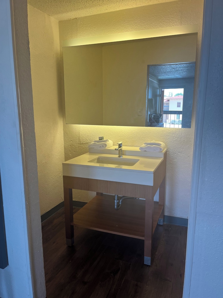 GO2 Inn & Suites by Relianse