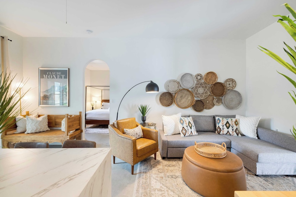 Arsenal Buyout by Avantstay 2 Homes Near Sullivans Island w/ Outdoor Dining