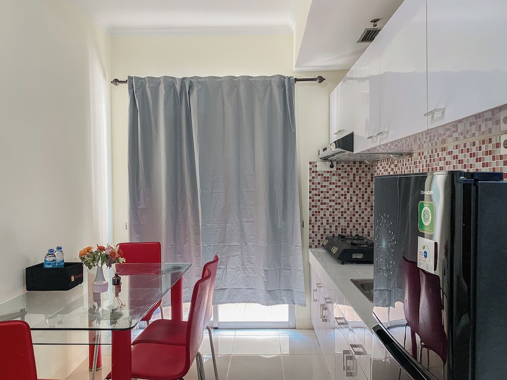 Homey And Modern 2Br At Marina Ancol Apartment