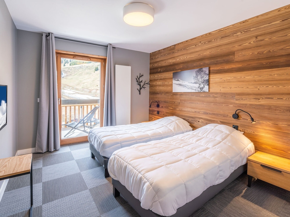 Chalet in Auris-en-oisans With Balcony