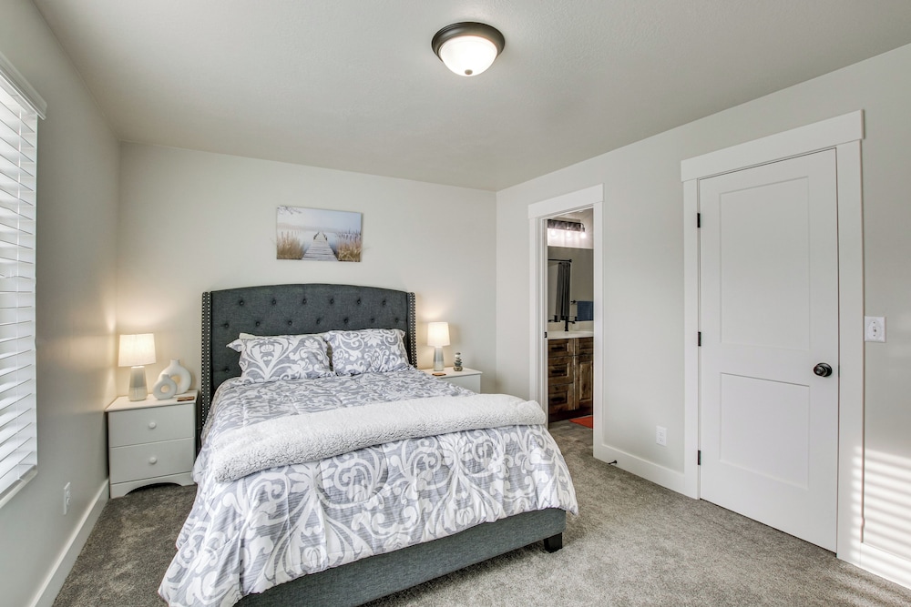 2 Mi to Bear Lake: Mtn-view Gem in Garden City