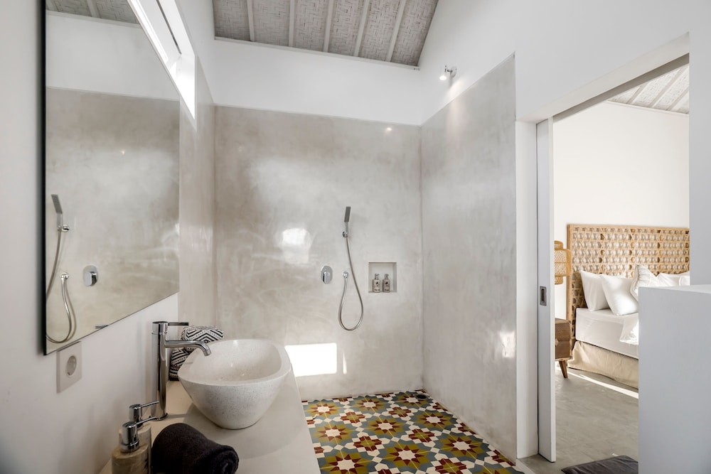 A Casa Di Renucci by Alfred in Bali - Brand New Stunning 5BR Villa Near Seminyak Beach