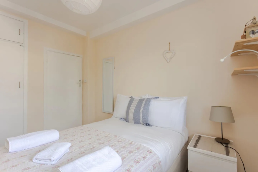 Spacious 2 Bedroom Apartment Near Hampstead Heath