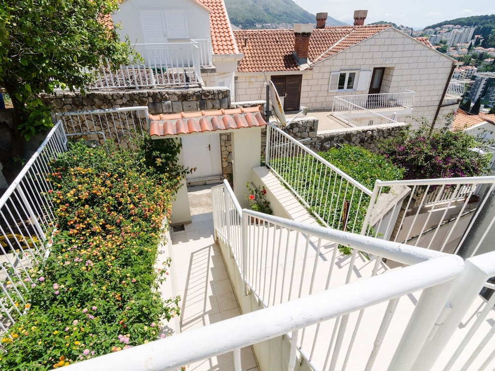 Green Hills Apartment - One Bedroom Apartment With Balcony and Sea View