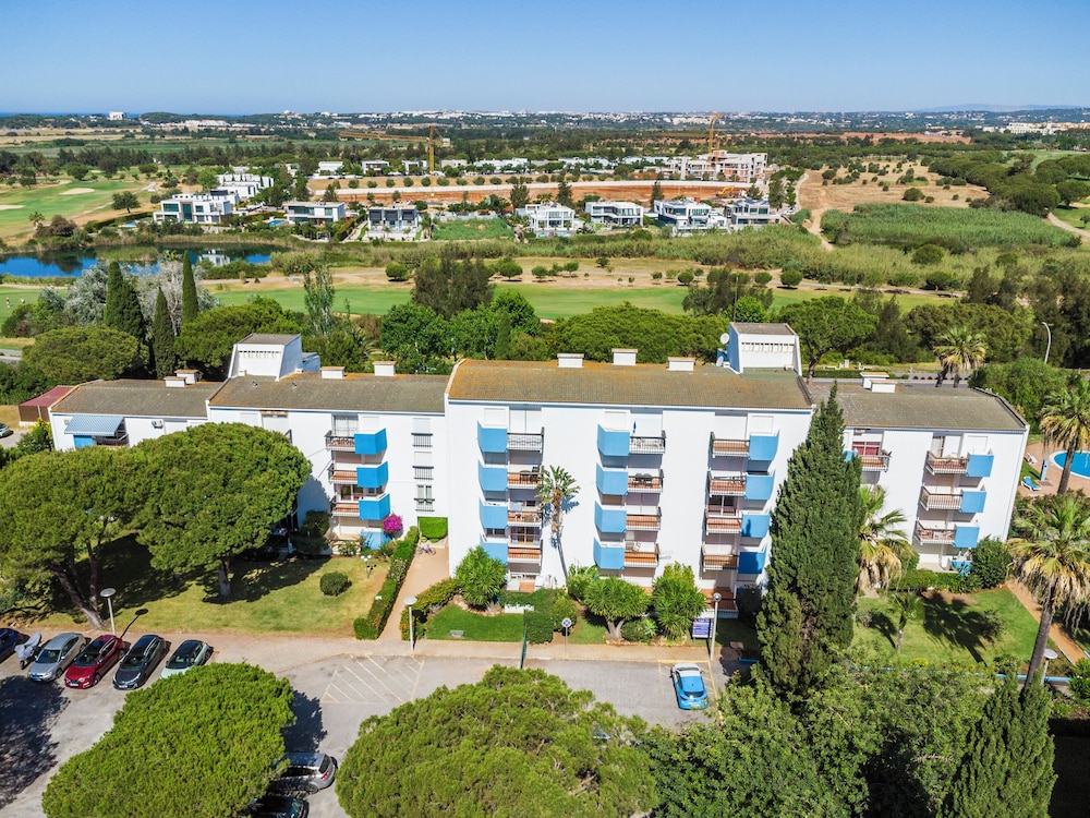 1BR Apartment with Pool at Lago Azul