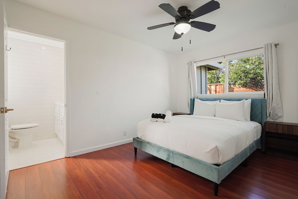 Lakefront Retreat WaterViews 3BR 1.5BA